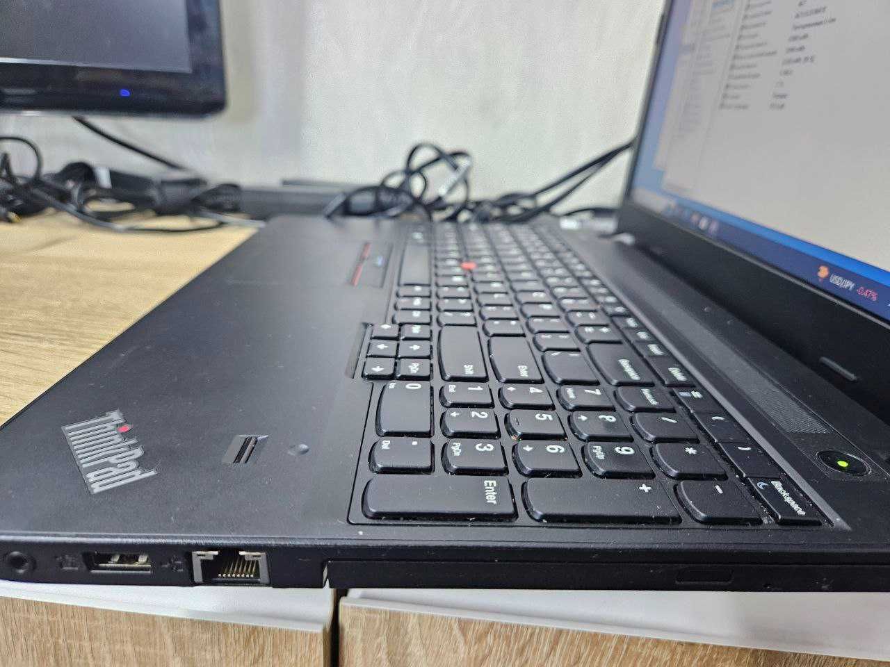 Lenovo ThinkPad E570 i5-7200U/8GB DDR4/SSD 256Gb m.2 nvme/15.6"