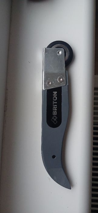 Ролік для вставки до натяжної стелі