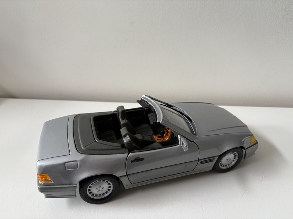 Model Mercedes 500SL 1:18 Maisto (bburago welly)