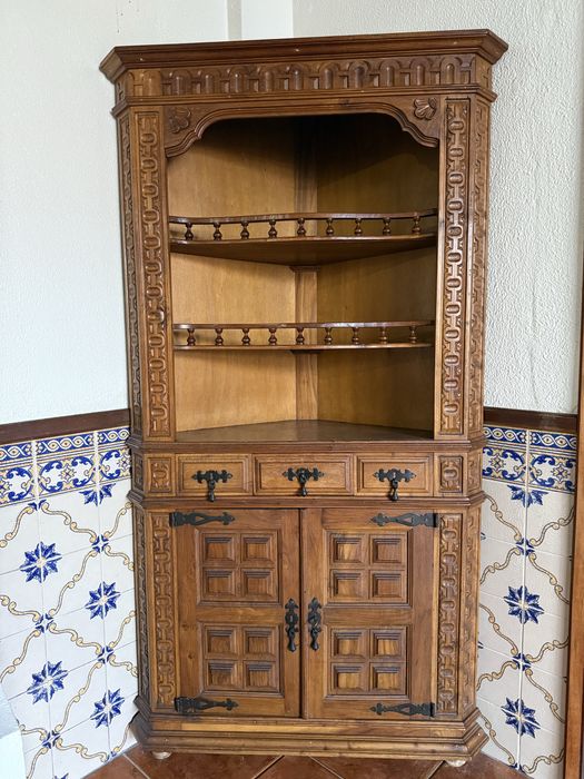 Móvel decorativo de canto