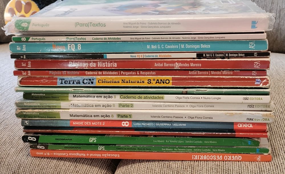 Livros escolares manuais e cadernos de atividades 8 ano