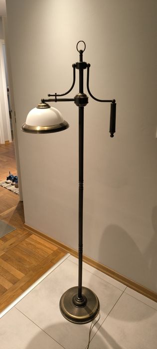 Lampa stojąca i żyrandol