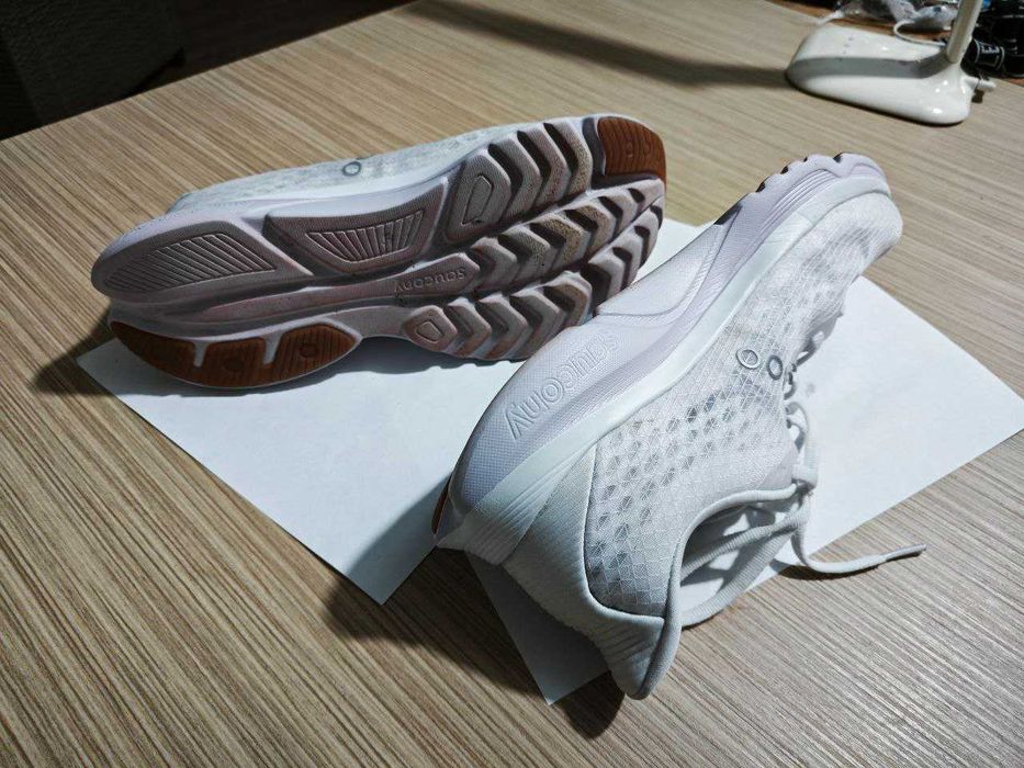 Кросівки Saucony Kinvara 16 Розмір: Ч: US 8.5 / Ж: US 10 / 265 см