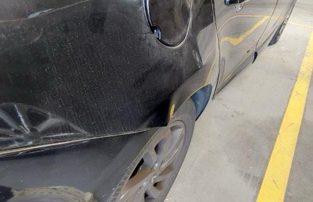 Vendo carrinha acidentada traseira