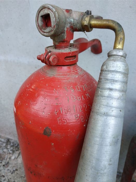 огнетушители ОУ-5 и ОУ-2 вогнегасник
