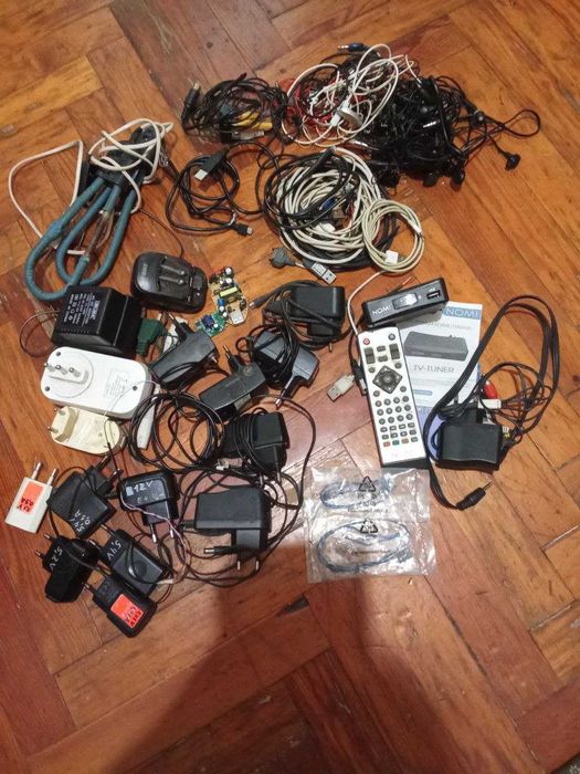 Лот адаптеры,наушники и т.д