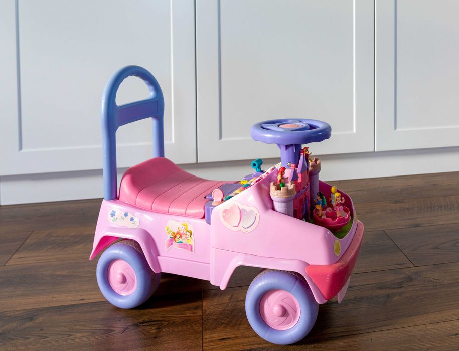 Jeździk pchacz grający, interaktywny.