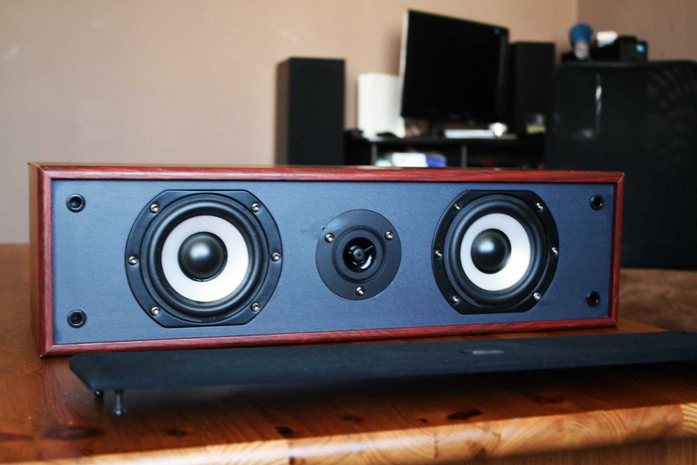 Duża kolumna centralna M Audio głośnik centralny do kino domowe