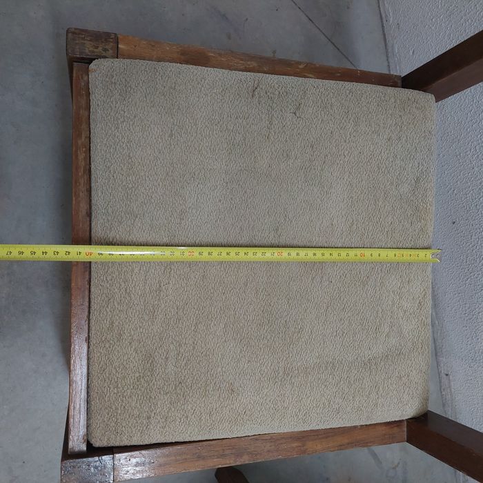 Duas cadeiras vintage para restauro.