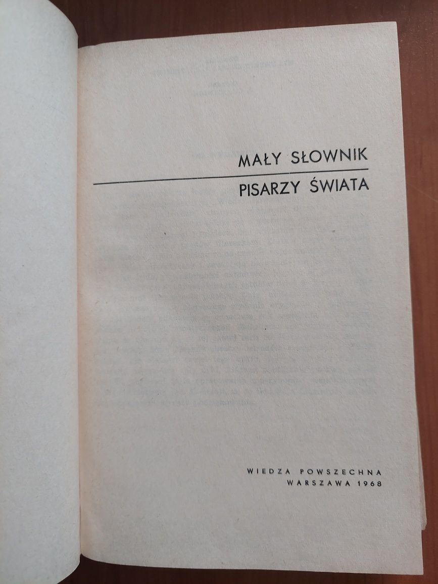 Mały słownik pisarzy świata