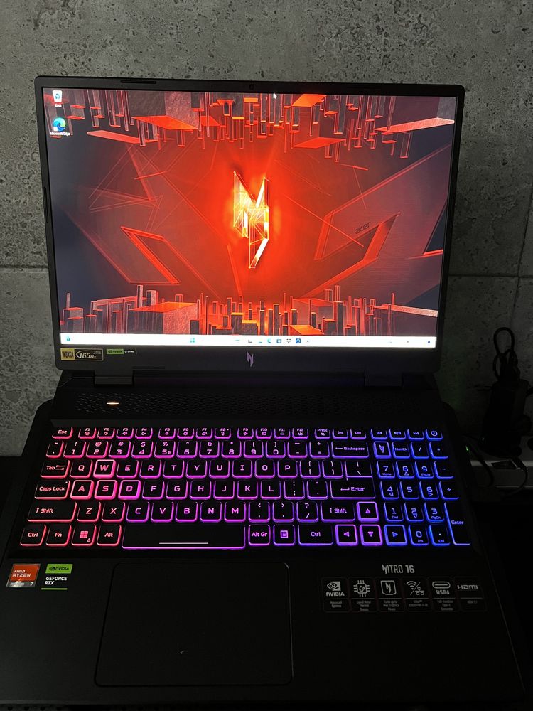 Acer Nitro 16" rtx4070 ryzen 7 32GB