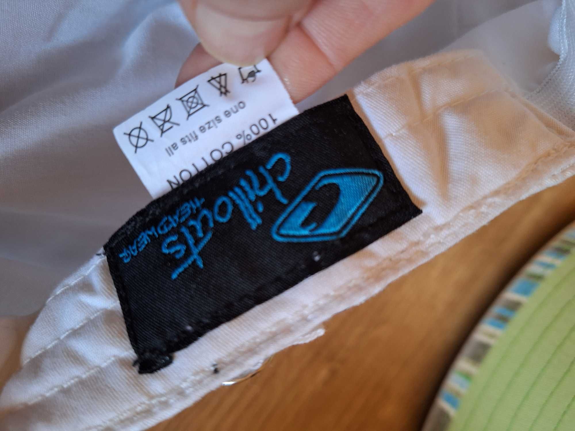 Czapki dla dorosłych jedna nowa