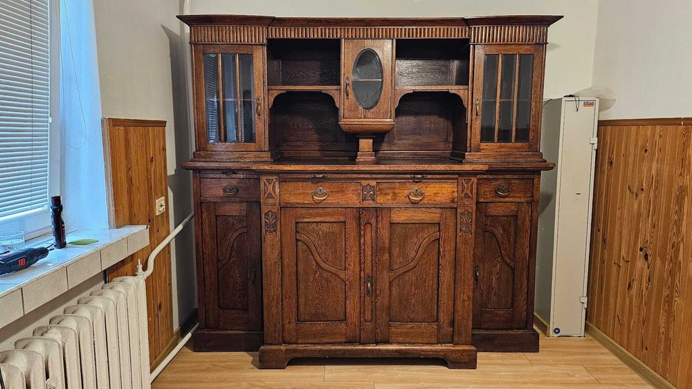 Cały zestaw przedwojennych rzeźbionych mebli