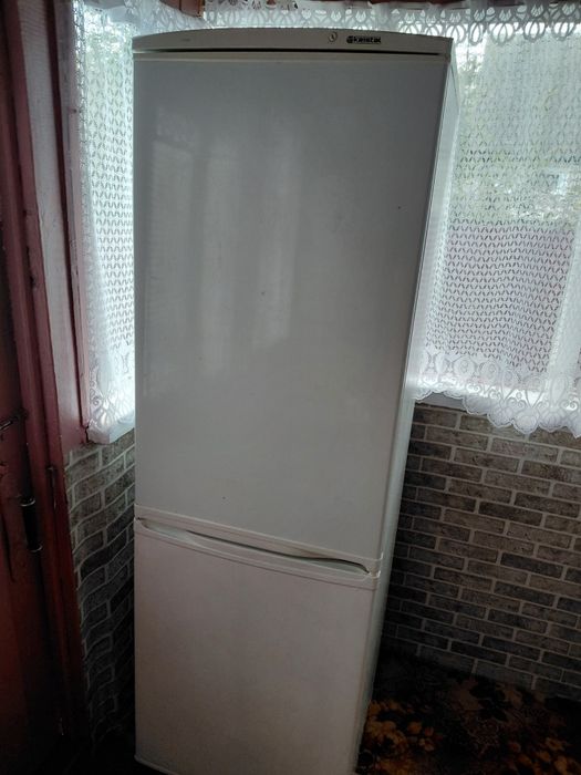Продам холодильник Кристал