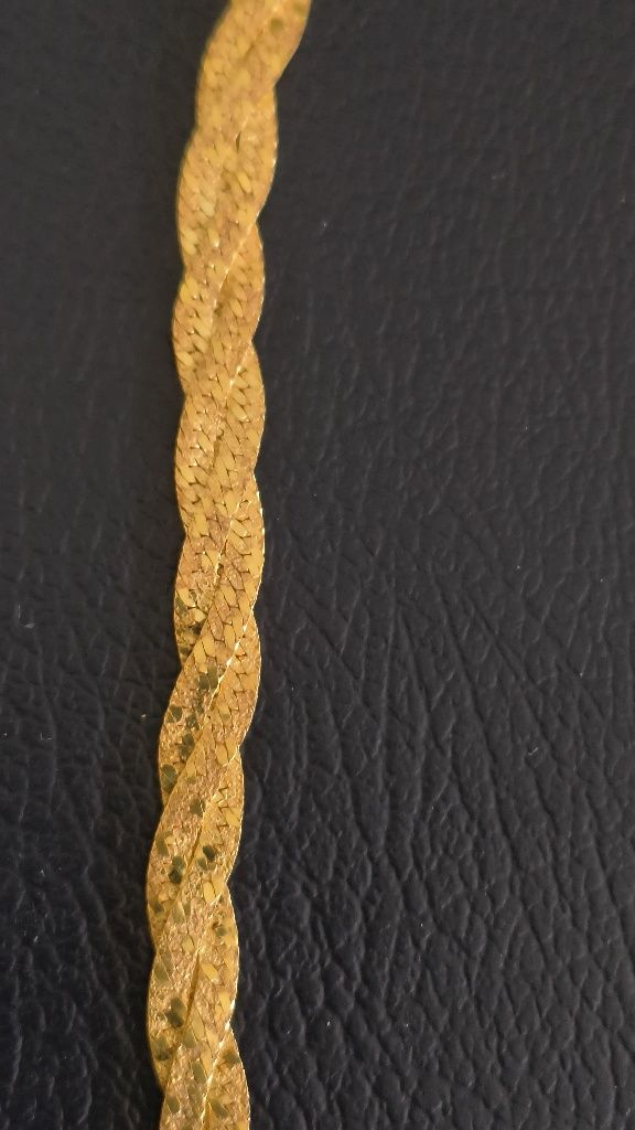 Gargantilha em prata dourada