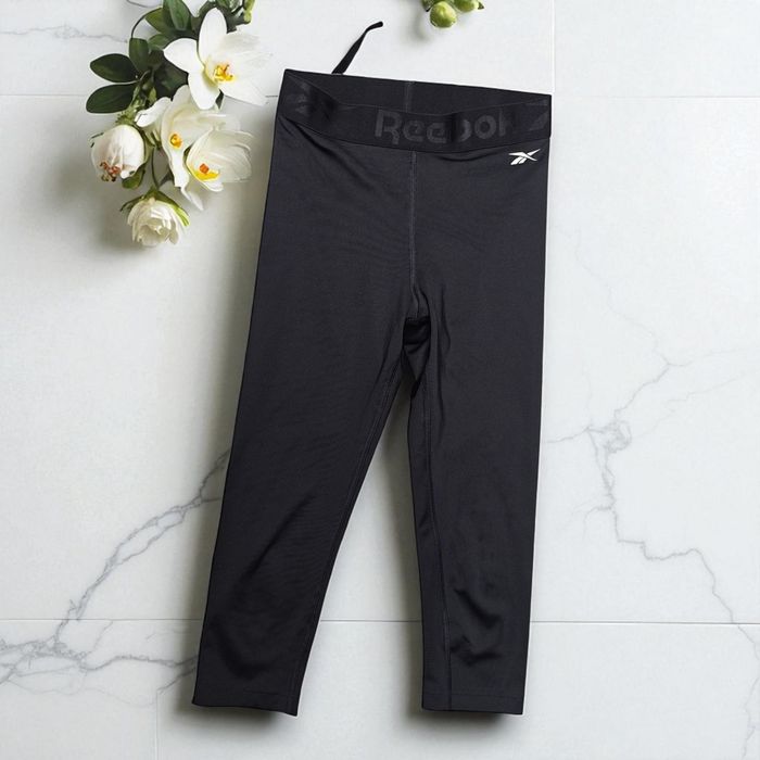 Czarne legginsy damskie Reebok kolarki sportowe rybaczki