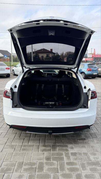 Європейська Tesla Model Тесла Модель S 2014р. 85 кВт 7 місць Запас 440