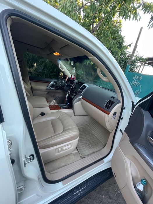 Toyota Land Cruiser 200