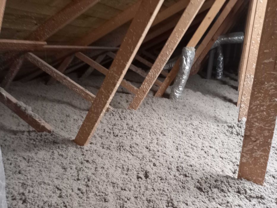 Celuloza Izolacje Poddasza Piana PUR Ocieplenia Dachów Termoizolacje