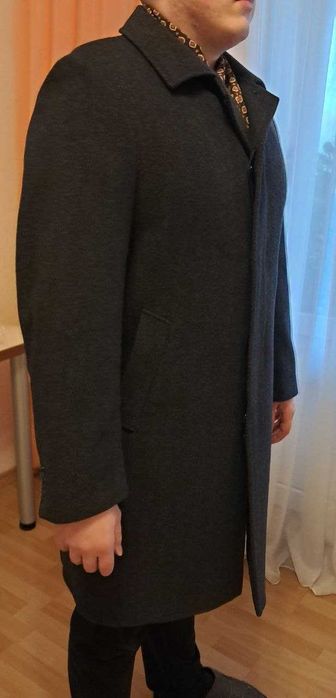 Пальто тепле, темне-сіре
