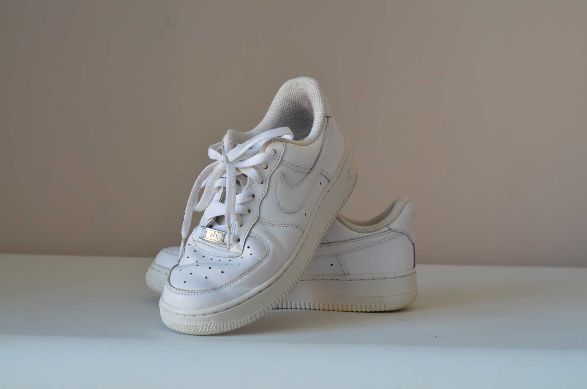 Жіночі кросівки Nike Air Force 1 07, (р. 36,5)