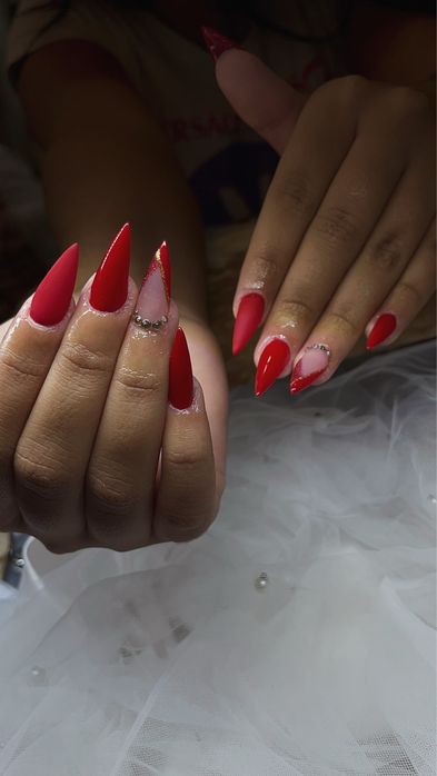 Unhas de Gel, Pestanas e Cuidados de Beleza