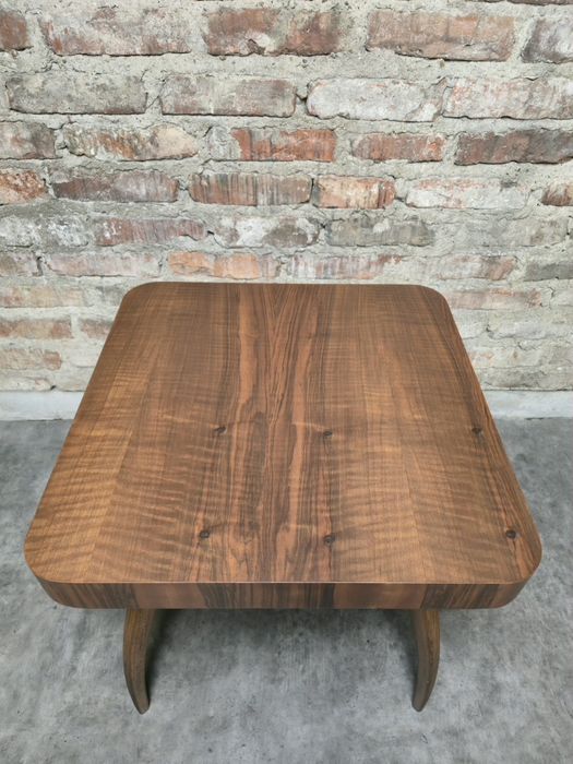 Stolik Halabala po całkowitej renowacji CUDO