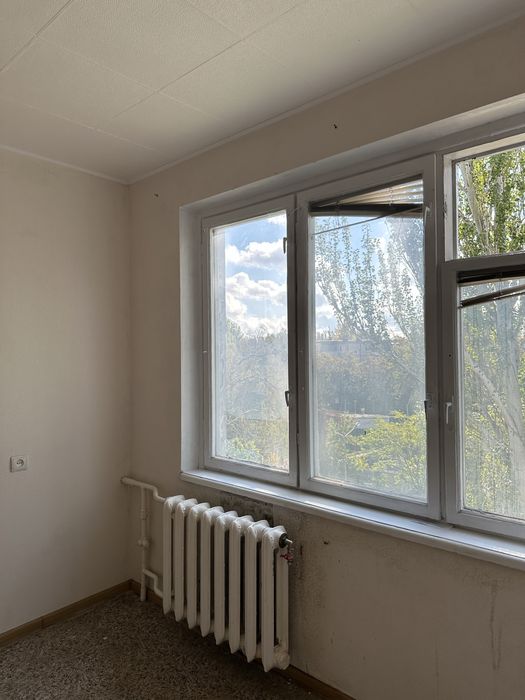 Продається тепла 2-кімнатна квартира м.Кривий Ріг , Інгулецький р-н