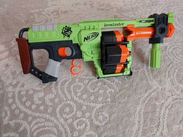 Оригінальний бластер Nerf Doominator (б/в).