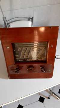 Rádio antigo ( frente e chassi )