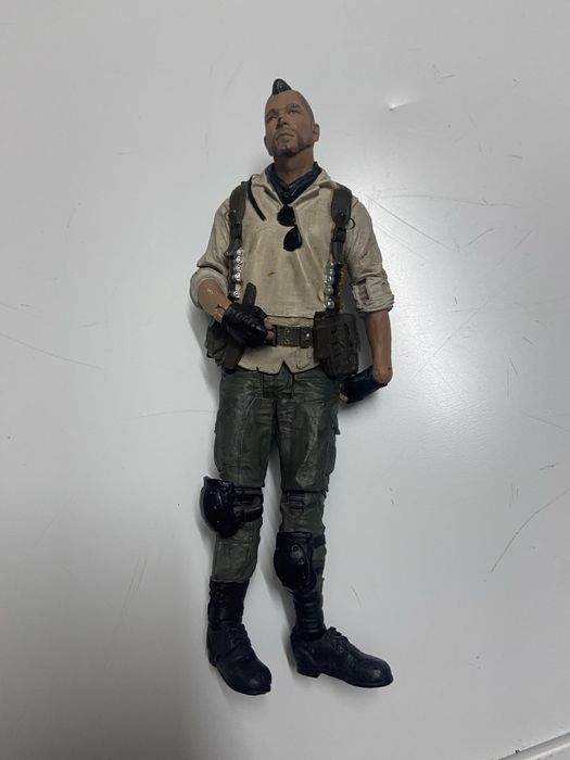 Soldado e boneco de ficcao