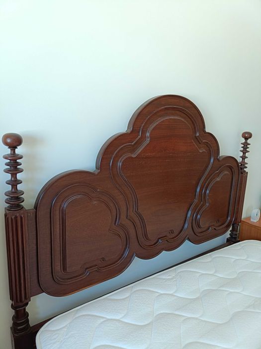 Cama madeira rústica + colchão + estrado