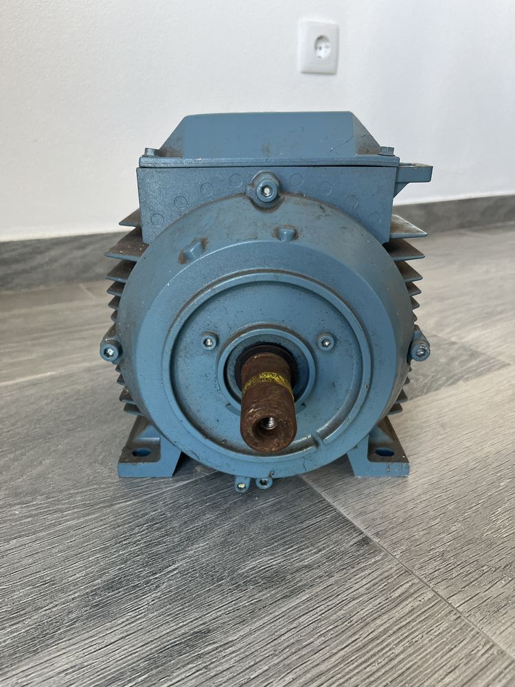 Motor elétrico ABB