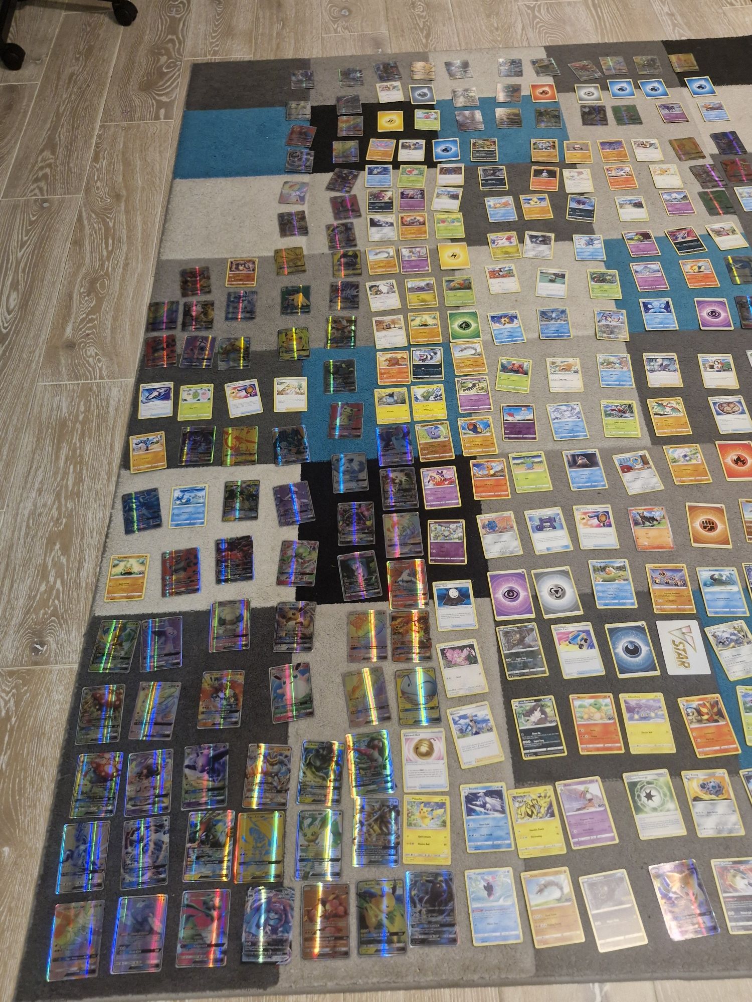 Sprzedam 238 kart pokemon plus album na karty