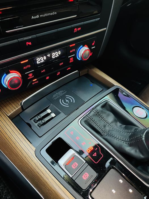 Зарядна док-станція для Audi A6, A7, Q7, Q8