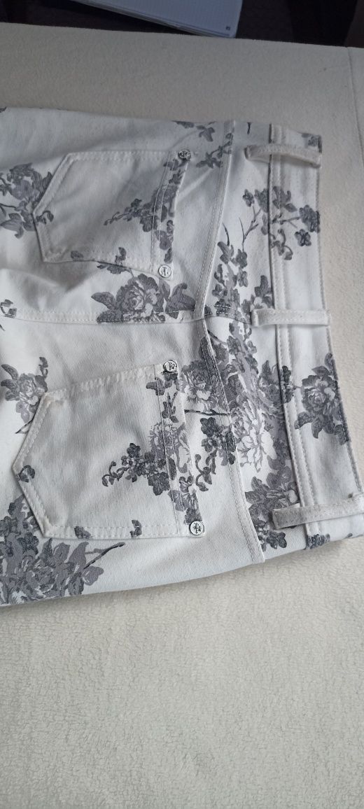 Jeansy białe w szare kwiaty Vavell Jeans rozmiar S/36