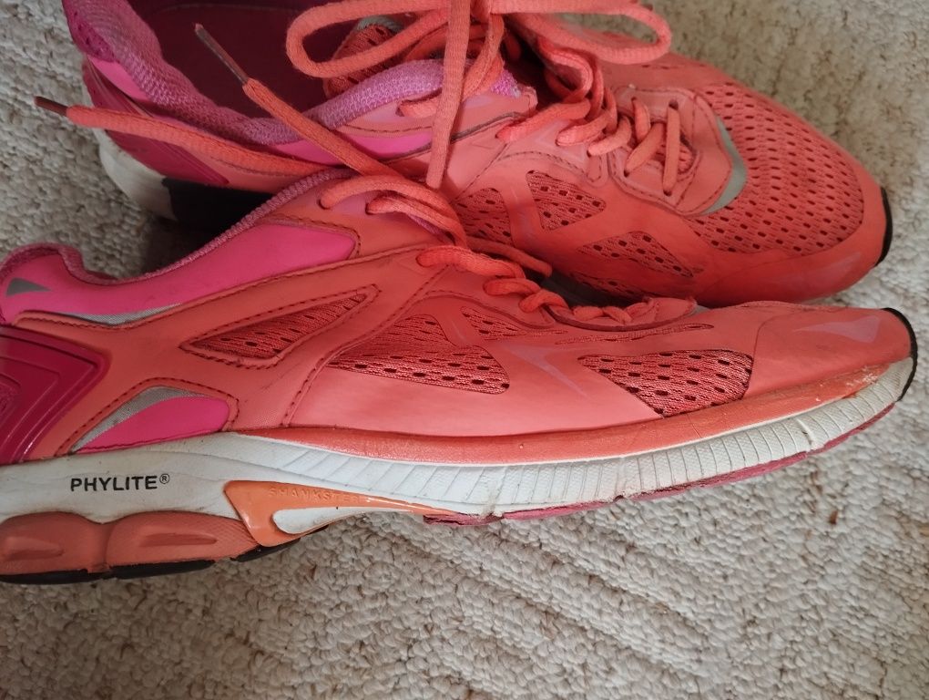 Кросівки в хорошому стані, розмір 42,5, рожевого кольору