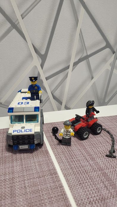 Лего 60043 оригінал Автомобіль для перевезення увязнених Lego City