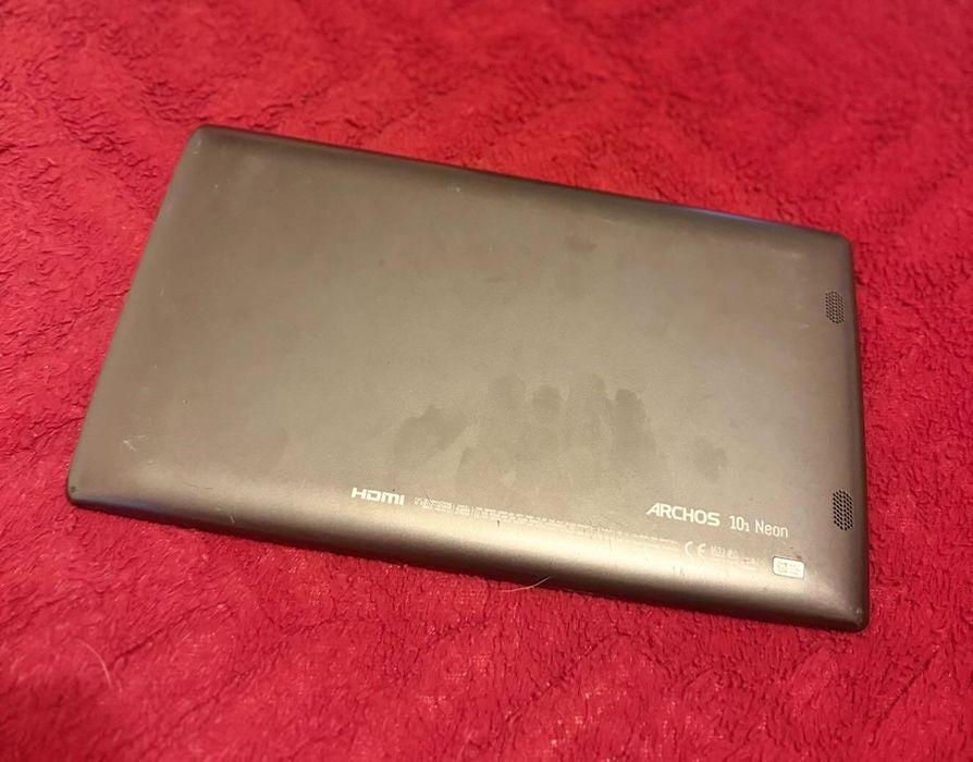 Archos 101 Neon. ...
É um tablet com ecrã de 10,1 polegadas.
Funciona