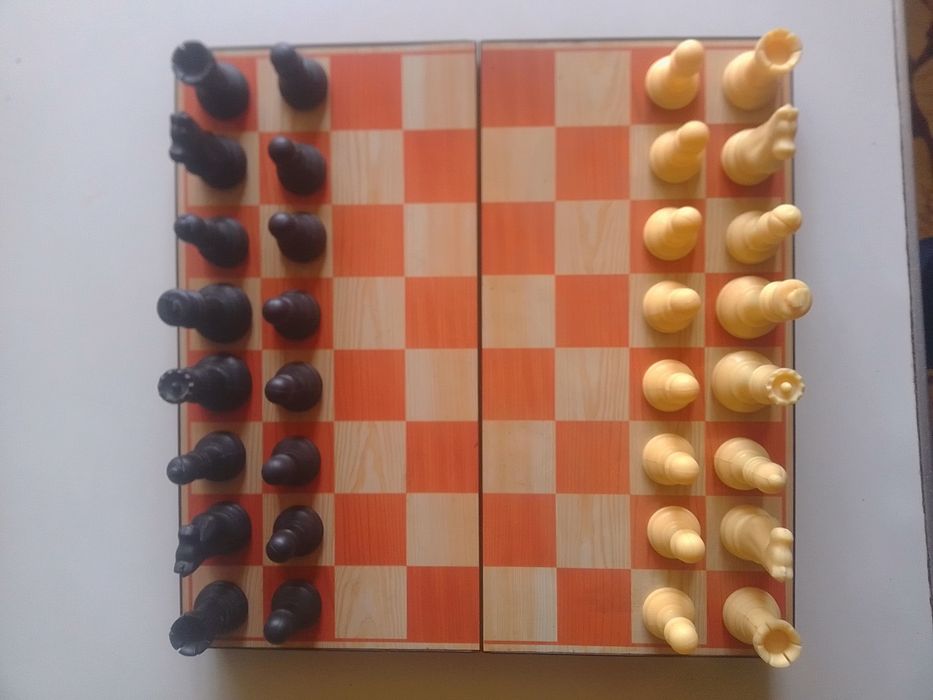 Tabuleiro de jogos magnético