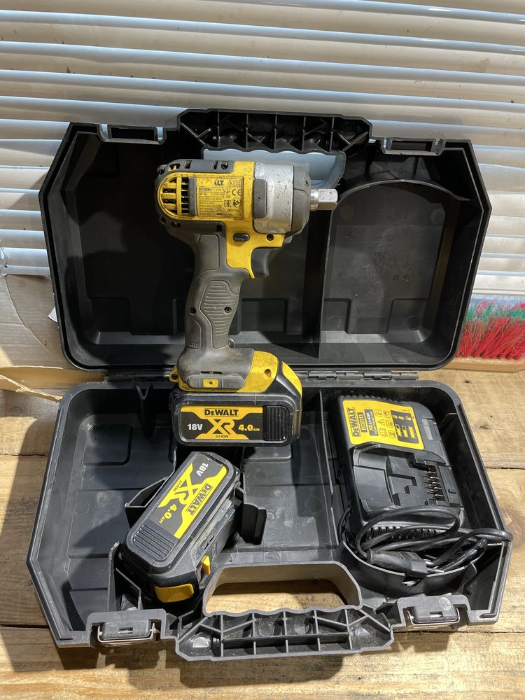 Гайковерт DeWALT DCF 880