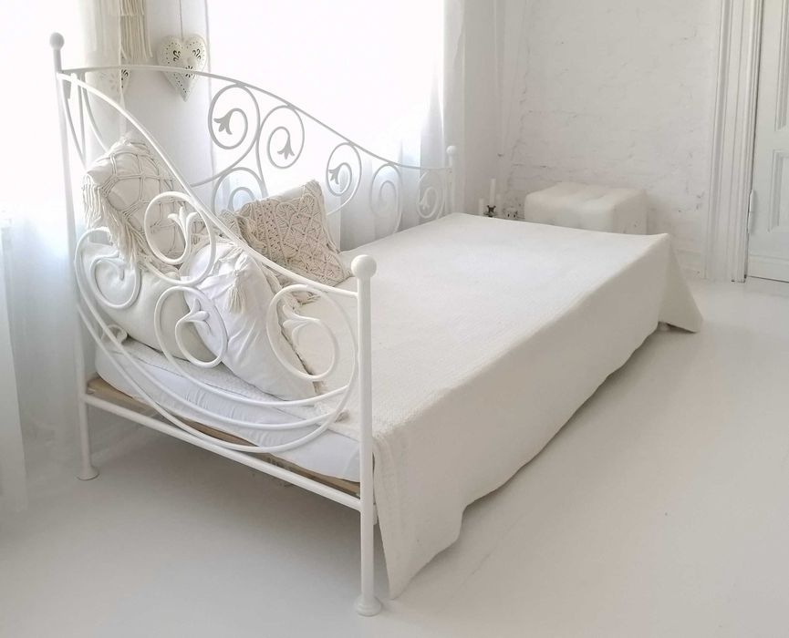 Biała Sofa metalowa - szezlong, łóżko Aurelia - metaloplastyka