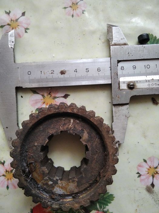 УАЗ, обмотка генератора ,якорь,карбюратор.гбц,помпа,шестерня бензобак