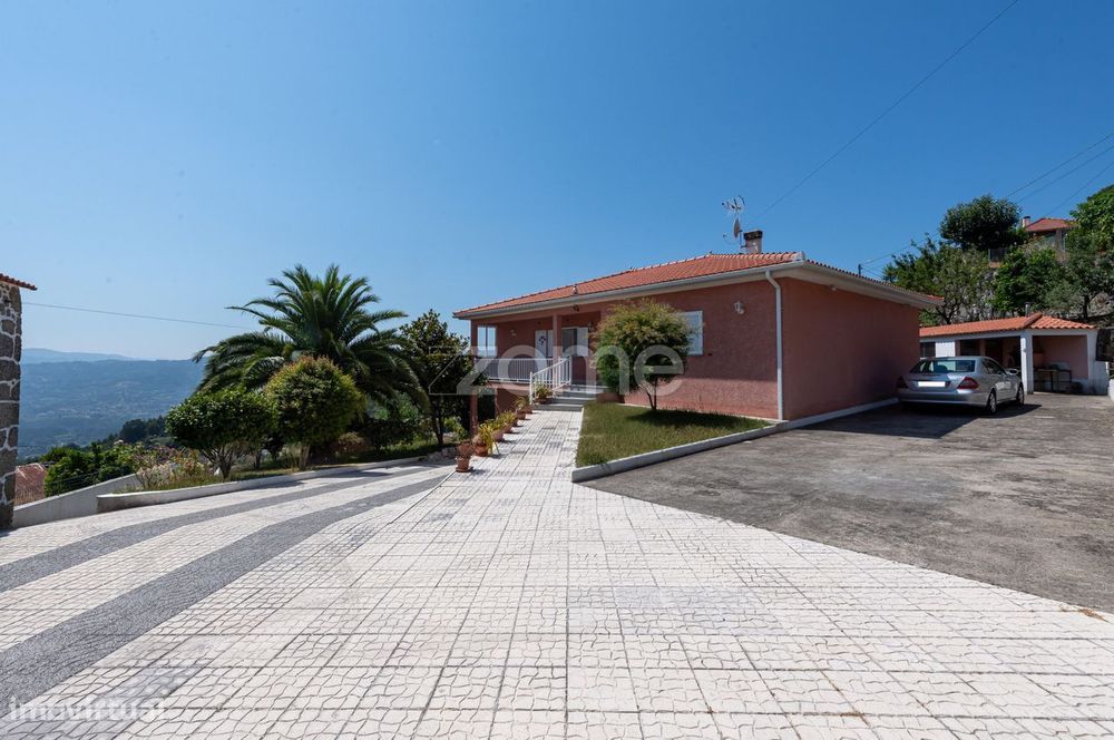 Moradia, Padreiro (Salvador e Santa Cristina)