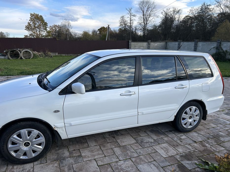 Ціну знижено! Продається надійний сімейний автомобіль Мітсубісі Ланцер