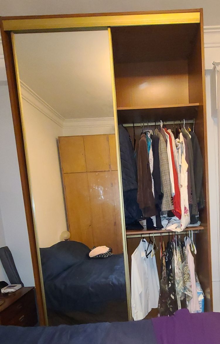 Roupeiro c/ Espelhos nas portas 200€