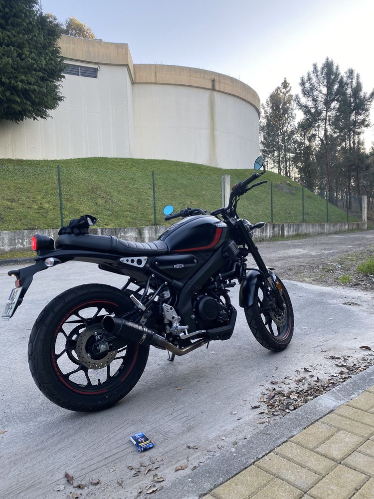 Yamaha XSR125 com escape sc project