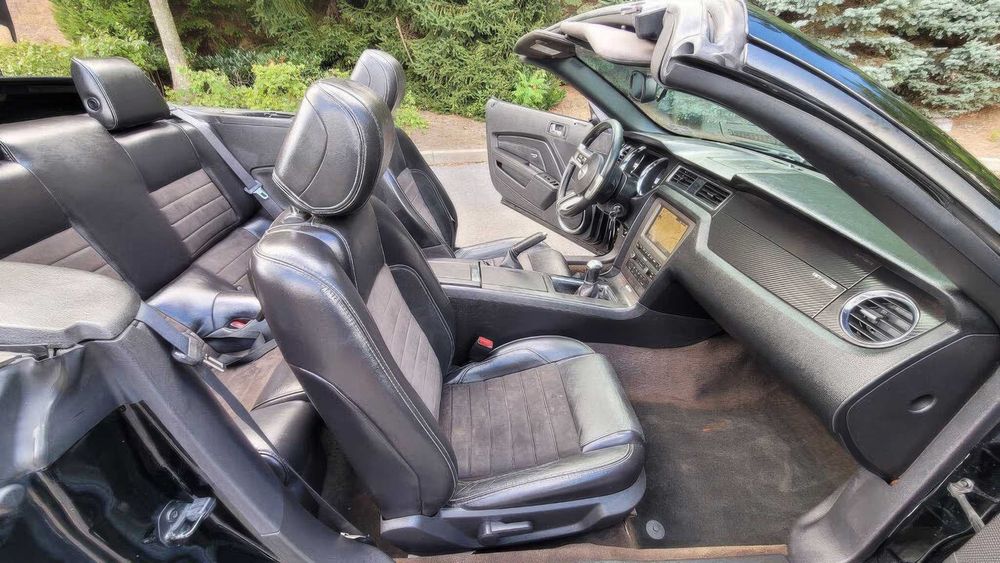 Ford Mustang GT Premium Convertible      2013