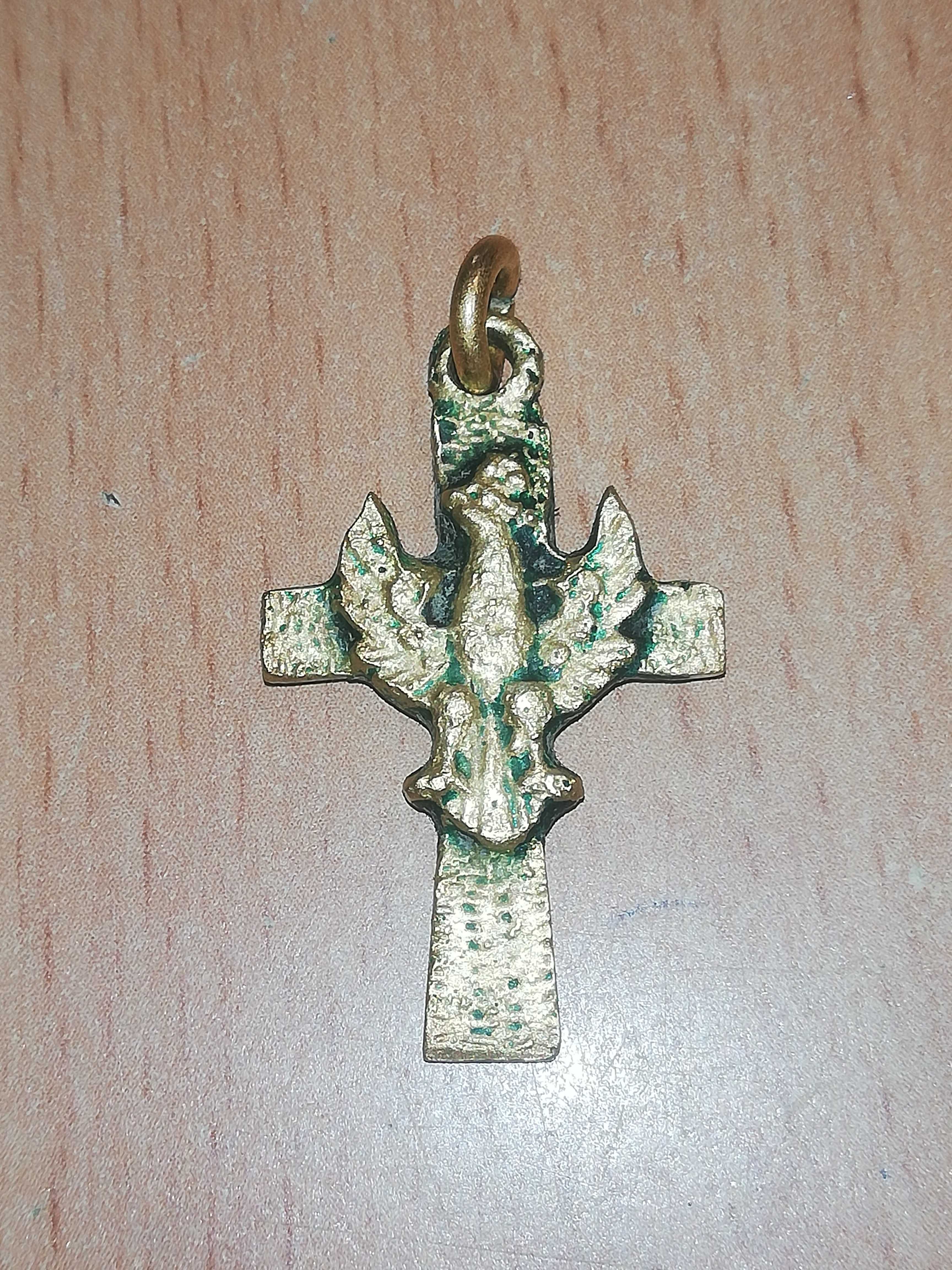 Przedwojenny krzyżyk z orłem mosięzny     S