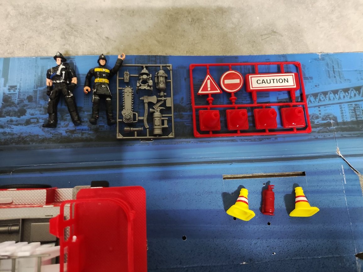 Camiao de bombeiros (40cm) com moto 4 e bonecos